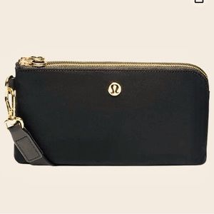 NWT Lululemon Curved Wristlet in Black & Gold